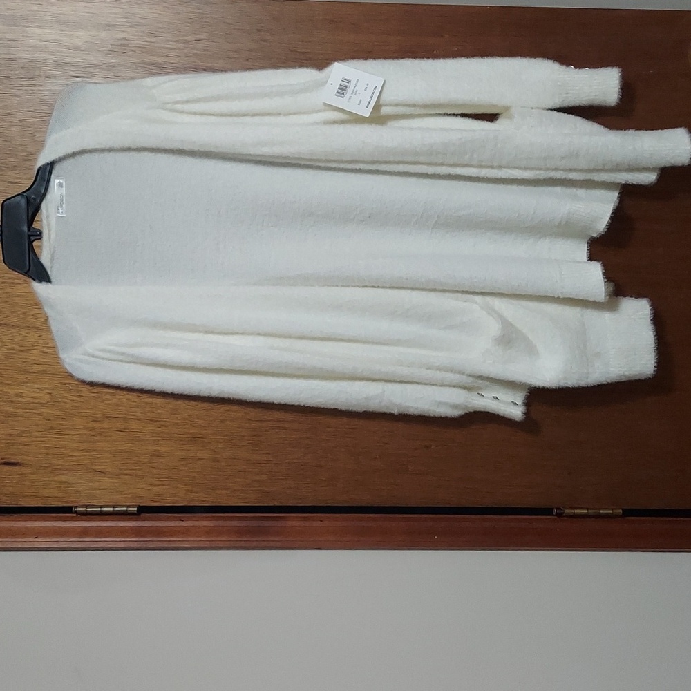 89th + Madison size Large  Ivory